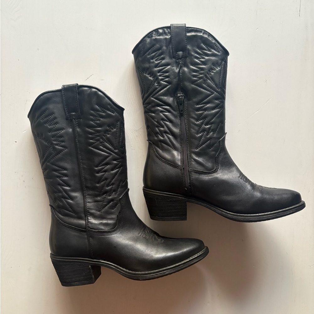 BRAND NEW STEVE MADDEN BLACK COWBOY BOOTS ✨